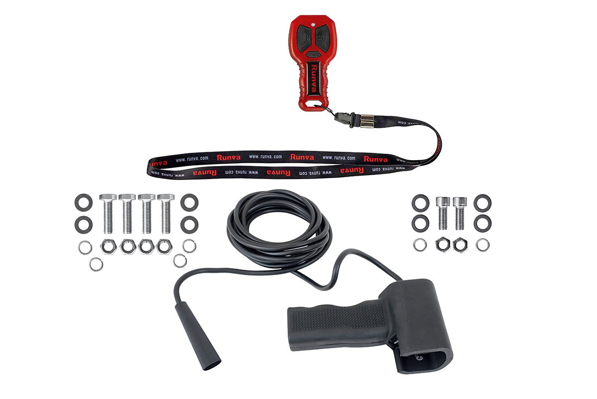 RUNVA Лебёдка автомобильная электрическая 12V Runva EWB13500MAXS 6136 кг MAX влагозащищенная, стальной трос